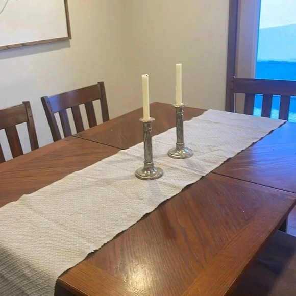 Gray Table Runner‎ - Picture 1 of 3